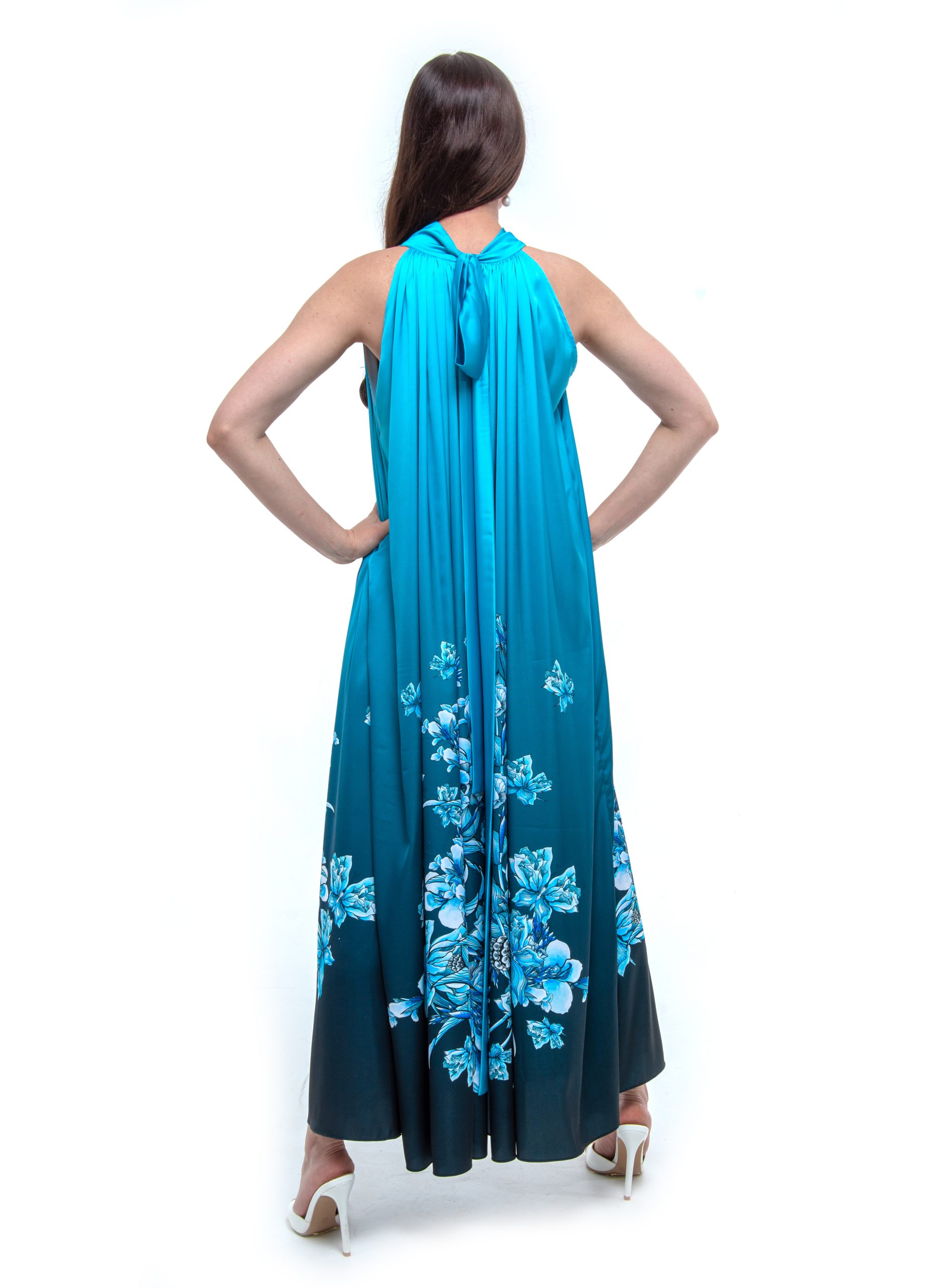 Long BLue dress without sleeves.jpg1